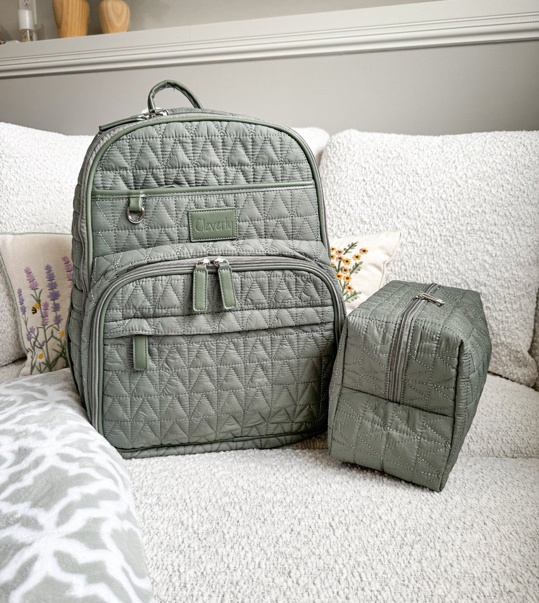 The ultimate diaper bag checklist for new parents